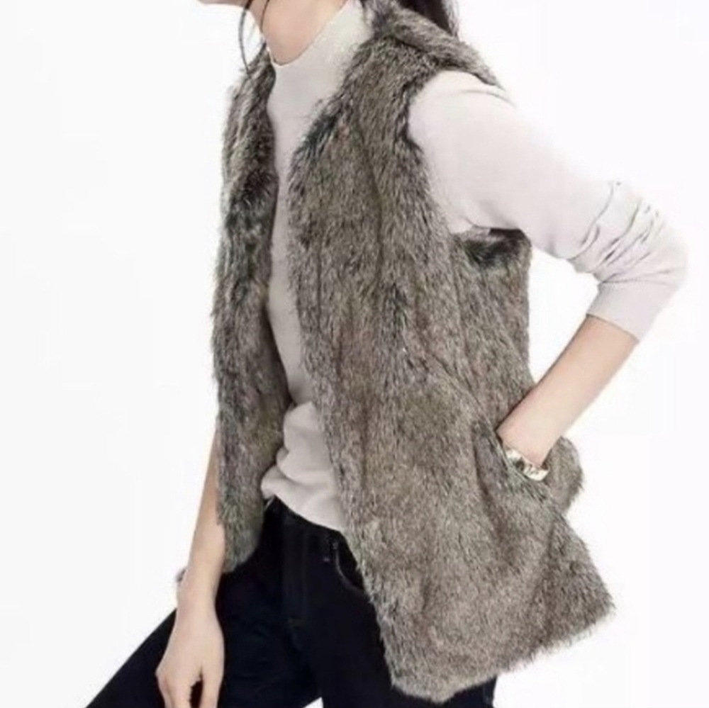 🆕 Banana Republic Faux Fur Vest for Women NWT